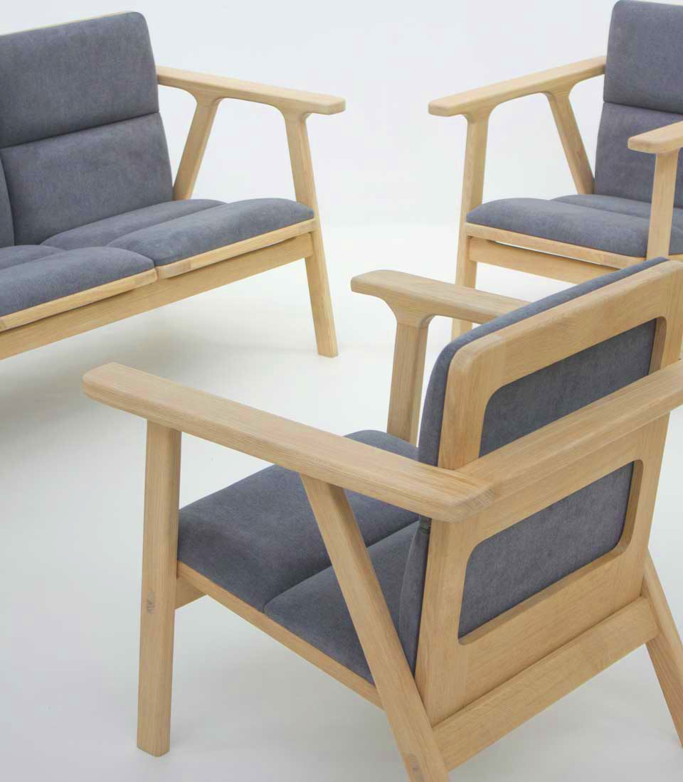 detail d'un fauteuil design en bois et tissu